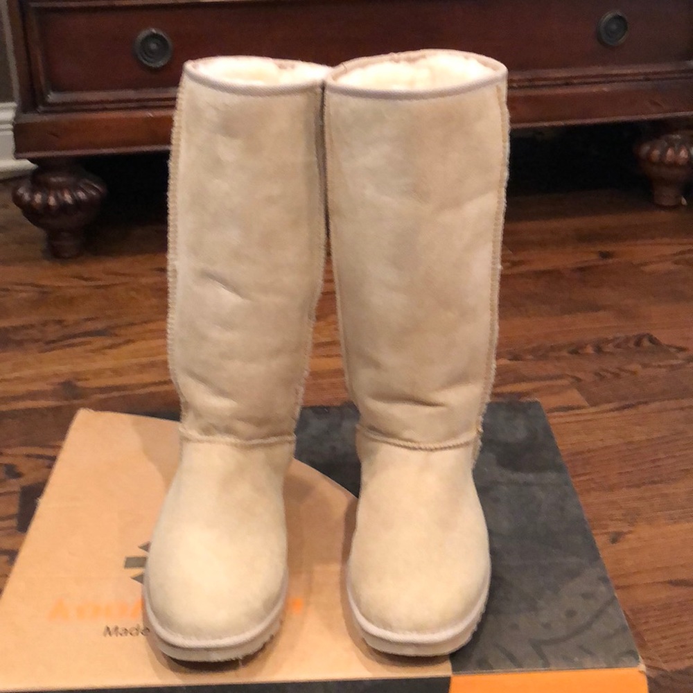 Shearling boots